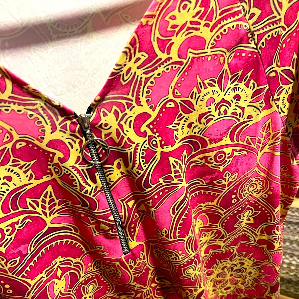 Pretty paisley short sleeve blouse.